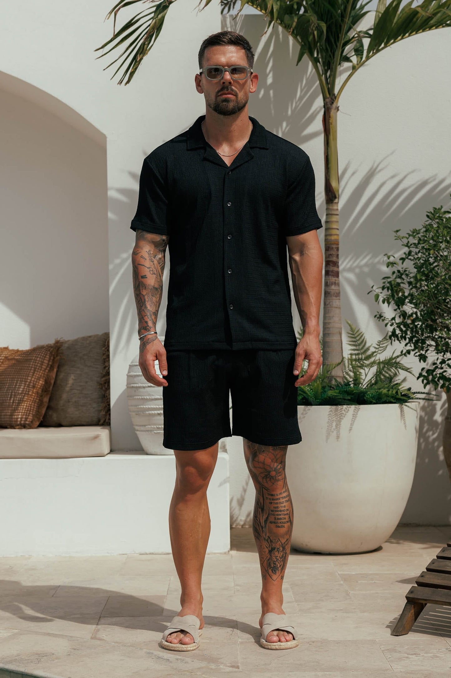TEXTURED SHORTS - BLACK